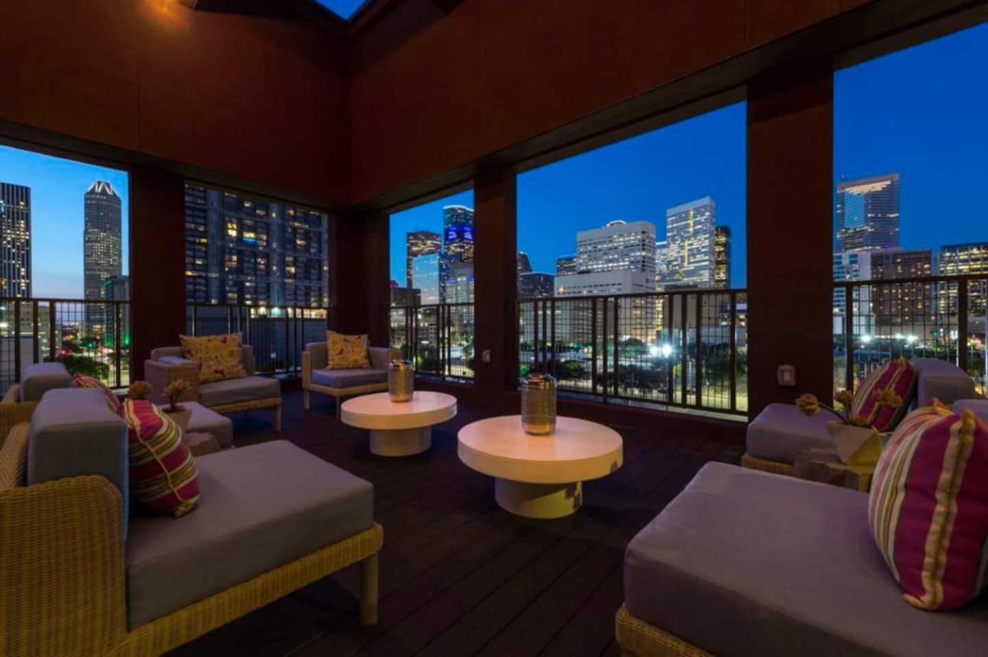 Downtown Apt Free Parking - Pool - Gym - Fully Kitchen ฮูสตัน ภายนอก รูปภาพ